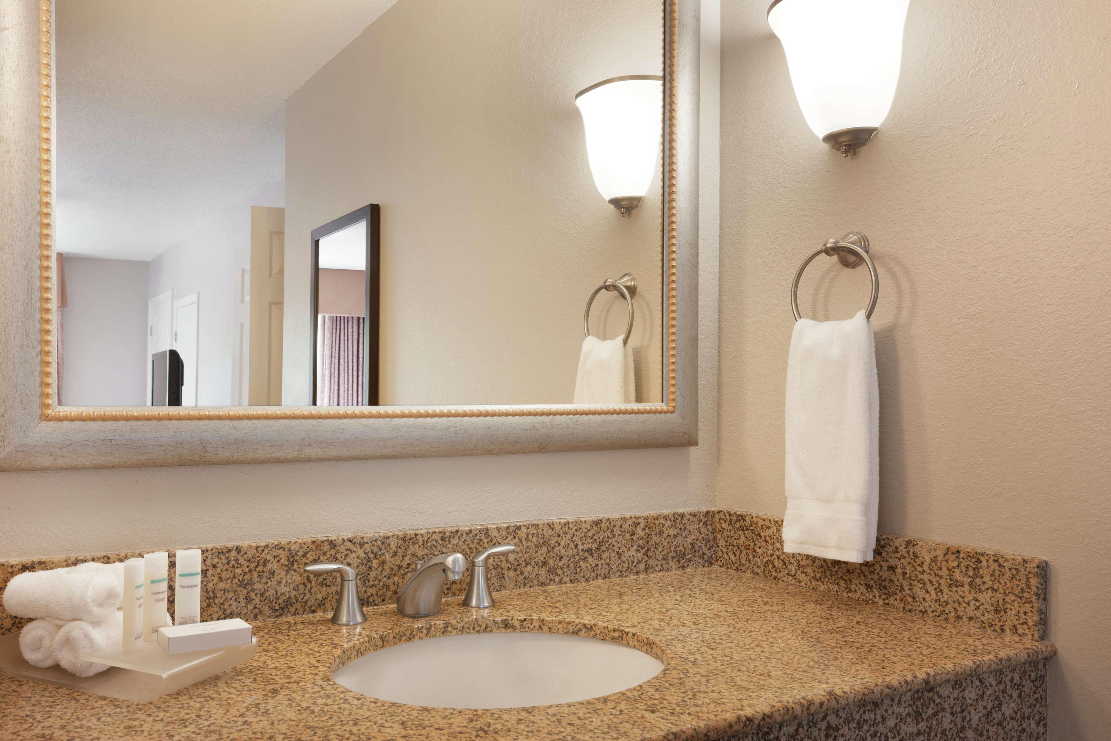 Homewood Suites By Hilton Charlotte Airport מראה חיצוני תמונה
